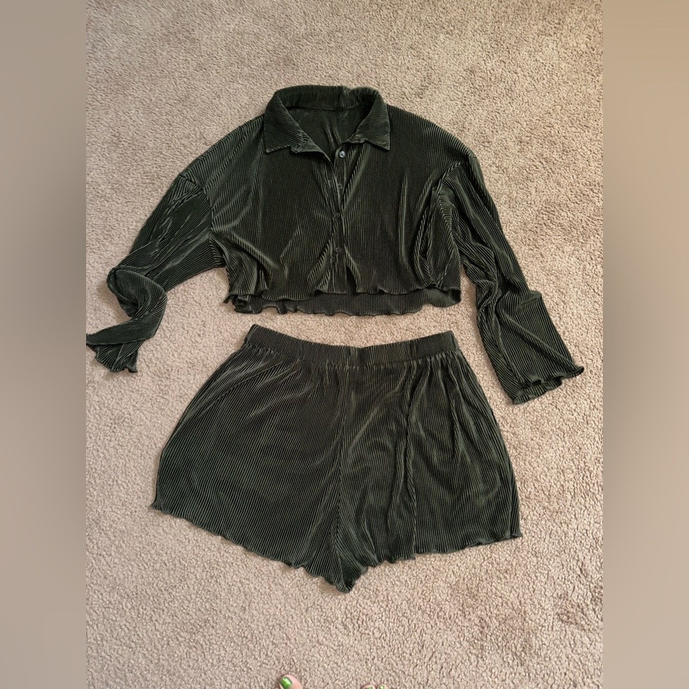 Green matching set